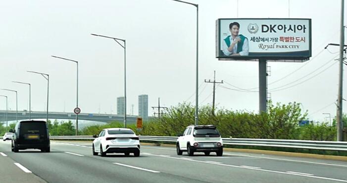 韓國機(jī)場(chǎng)高速廣告